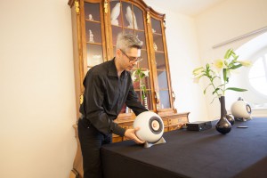 Ronald Jaklitsch holding Ball speaker white made from Augarten Vienna porcelain.